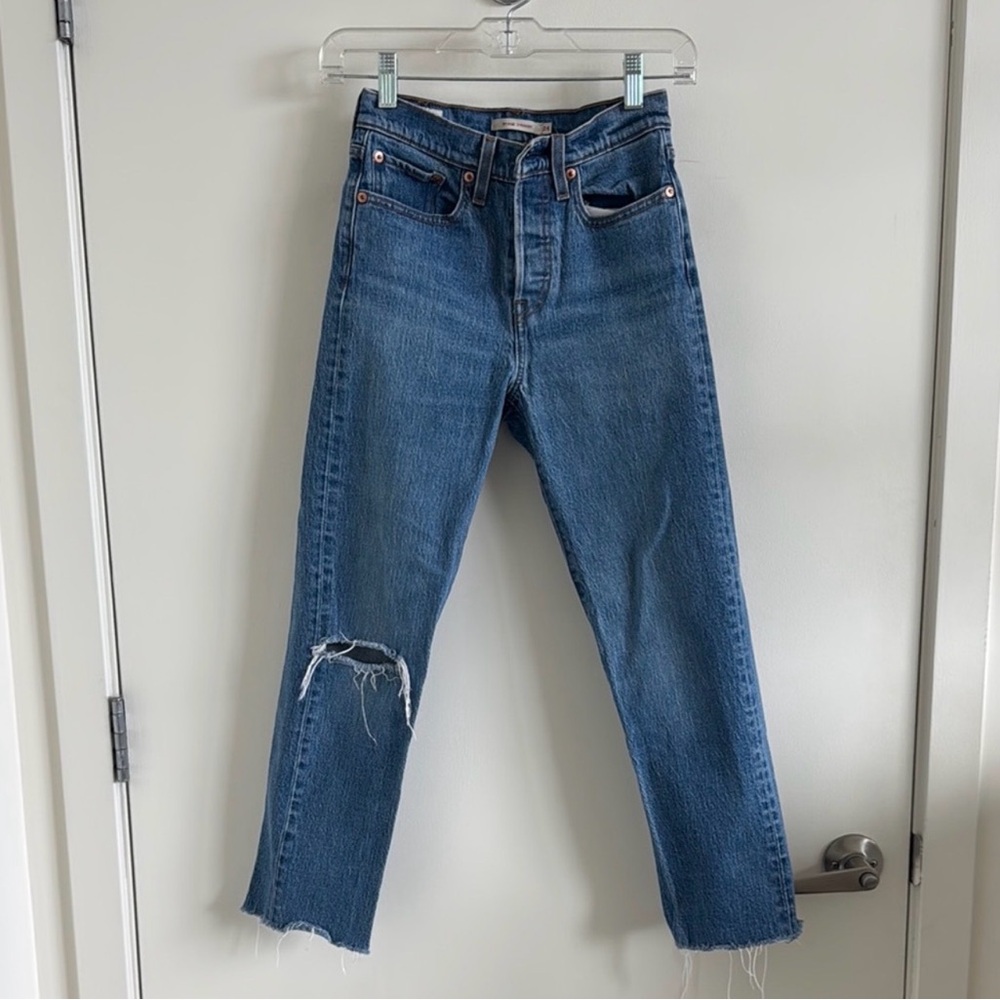Levi’s - Wedgie Straight, Distressed Jeans, 24